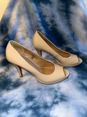 Merona Classic Women's Peep Toe Heels in Nude Size 7